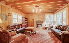 Spacious Classic Cabin Retreat- Near Lassen