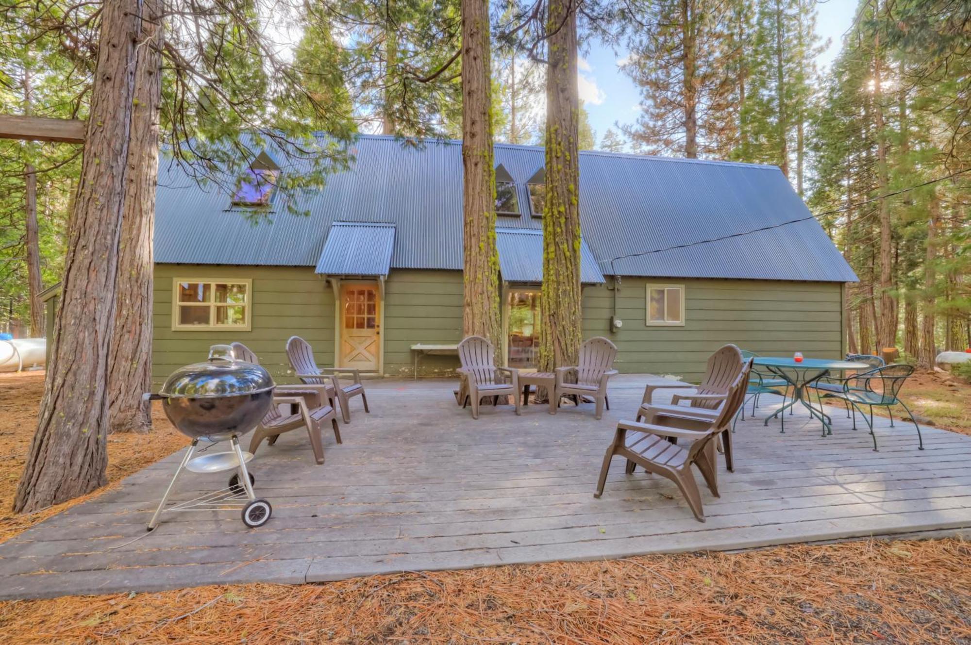 Spacious Classic Cabin Retreat- Near Lassen Mill Creek Exterior photo