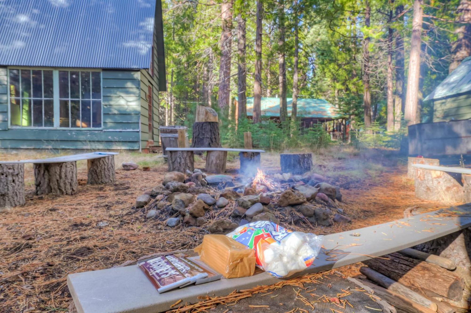 Spacious Classic Cabin Retreat- Near Lassen Mill Creek Exterior photo